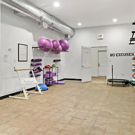 Contemporary 4Br Apt Close To Restaurants - Racine 202